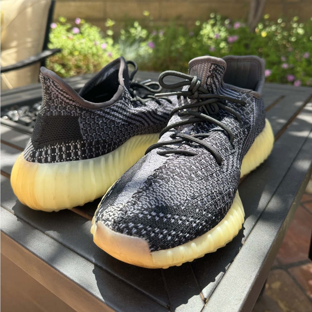 Men’s Adidas Yeezy Boost size 10